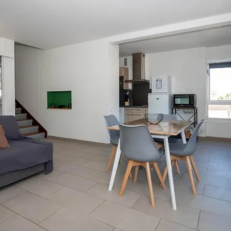 Apartment T2 En Duplex Climatise, A 100m De La Plage, Pour 4 Pers., Parking Au Lavandou - Fr-1-803-77